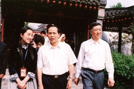 2006年5月3日全国政协副主席李兆焯参观何园